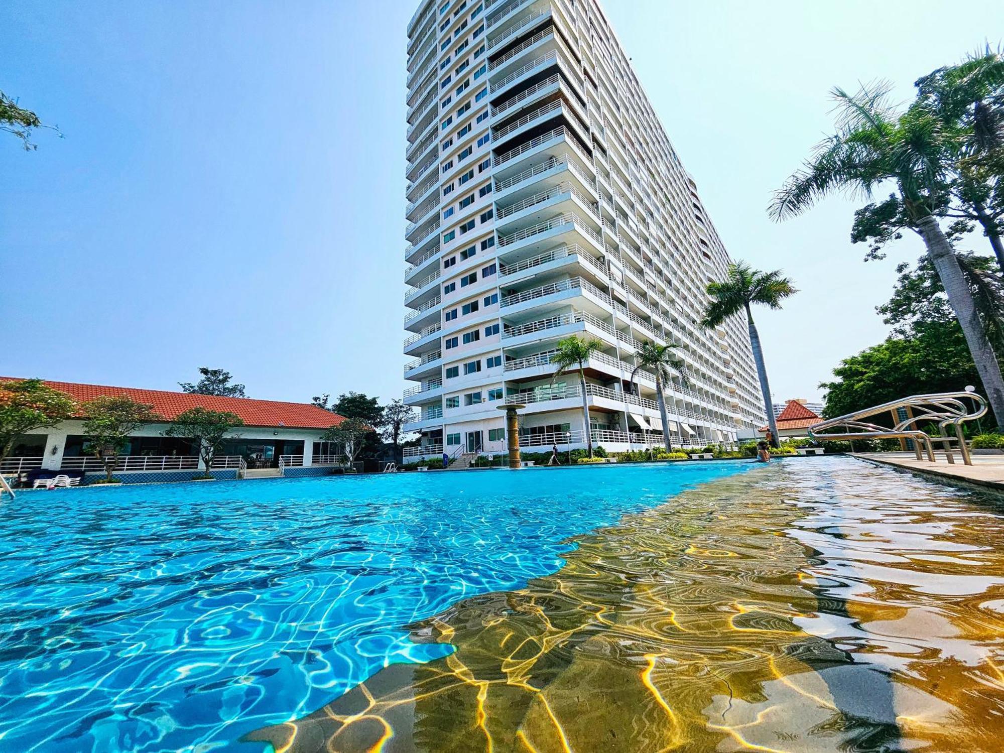 View Talay 5 Jomtien Beachfront Pattaya Bagian luar foto