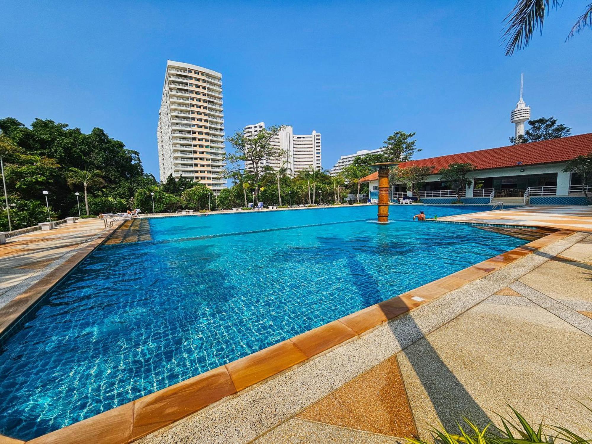 View Talay 5 Jomtien Beachfront Pattaya Bagian luar foto
