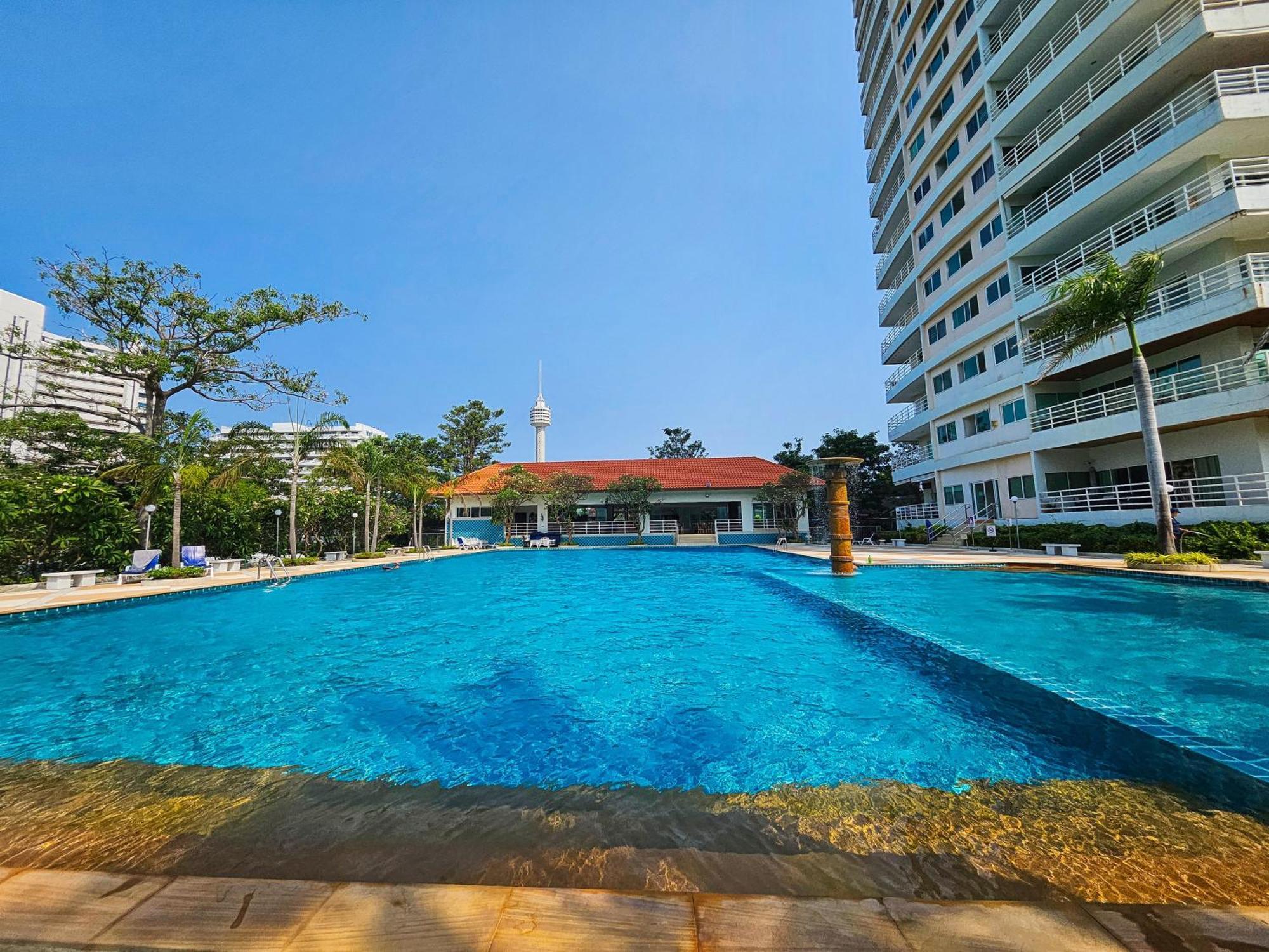 View Talay 5 Jomtien Beachfront Pattaya Bagian luar foto