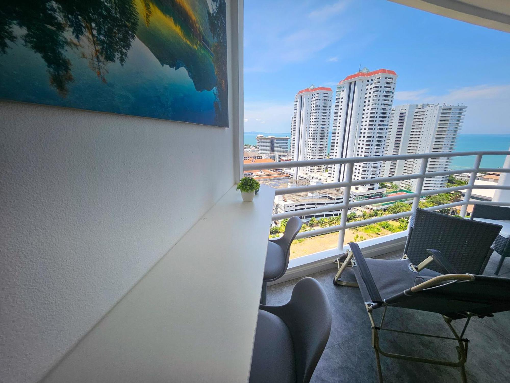 View Talay 5 Jomtien Beachfront Pattaya Bagian luar foto