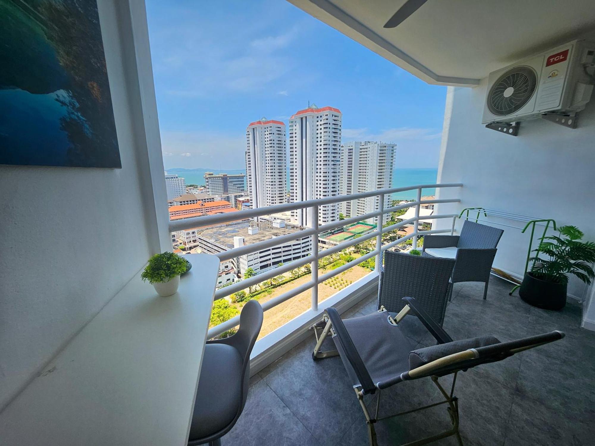 View Talay 5 Jomtien Beachfront Pattaya Bagian luar foto